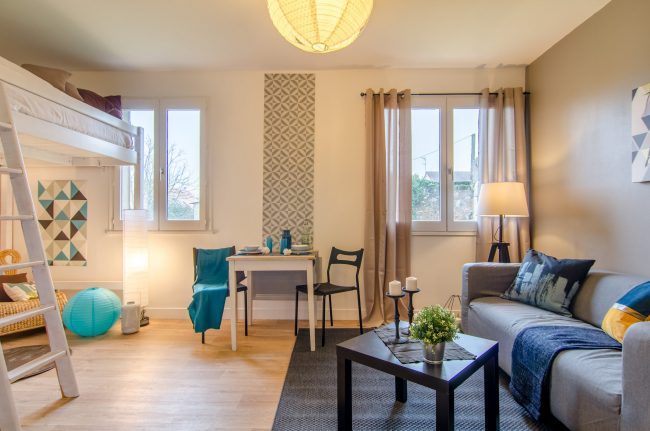 Studio vue ensemble Après à Villejust par HOMESTAGING DECO FRANCE