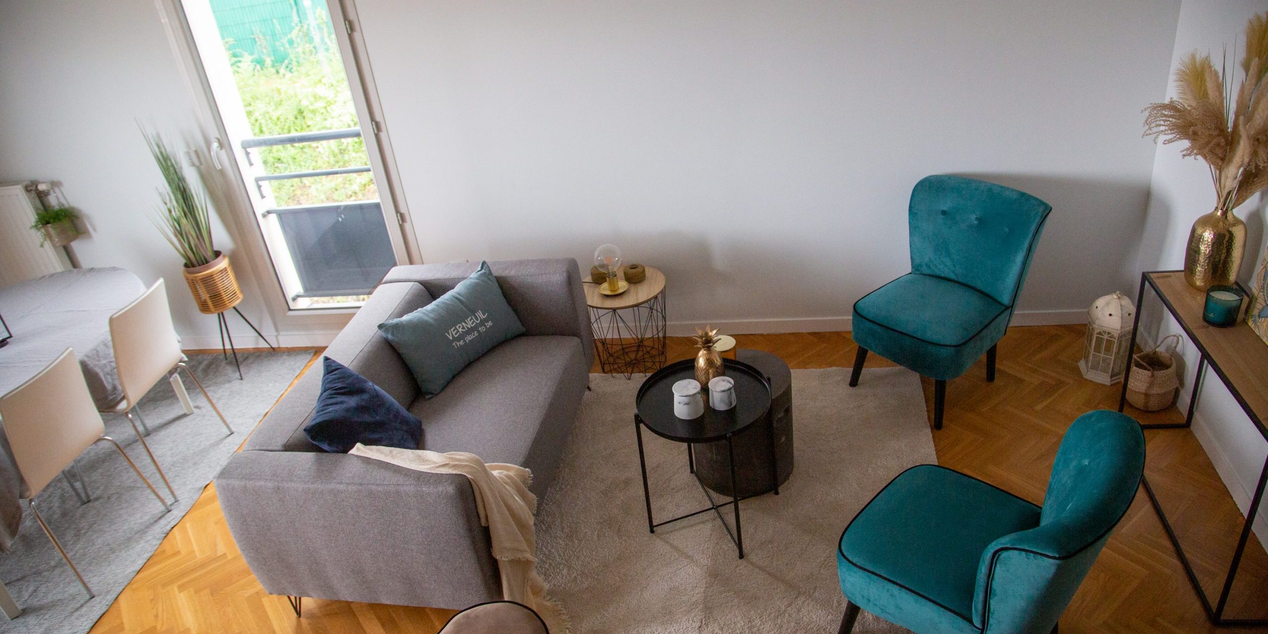 Séjour vu haut Verneuil après par le réseau HOMESTAGING DECO FRANCE