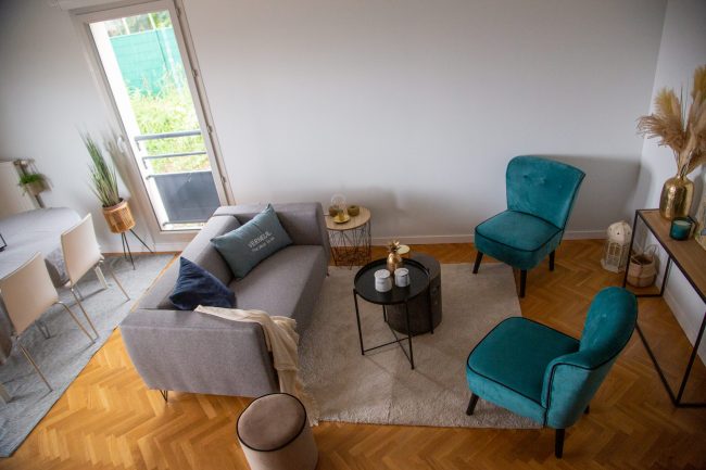 Séjour vu haut Verneuil après par le réseau HOMESTAGING DECO FRANCE