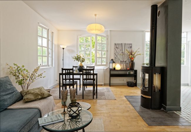 Séjour vers jardin Après par le réseau HOMESTAGING DECO FRANCE