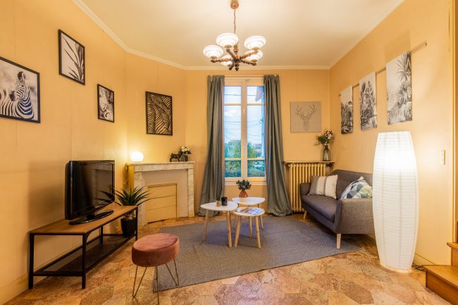 Séjour cheminée après ATHIS MONS par réseau HOMESTAGING DECO FRANCE