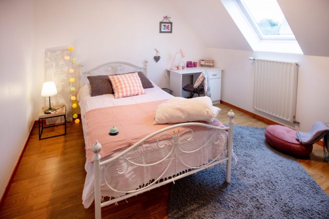 Maison Villerville chambre rose après réseau HOMESTAGING DECO FRANCE