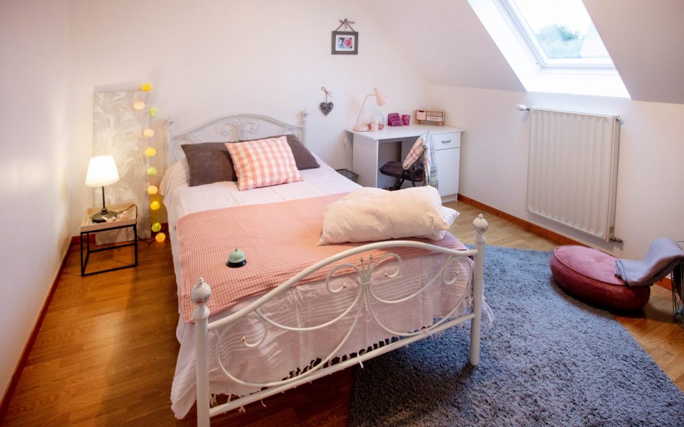 Maison Villerville chambre rose après réseau HOMESTAGING DECO FRANCE
