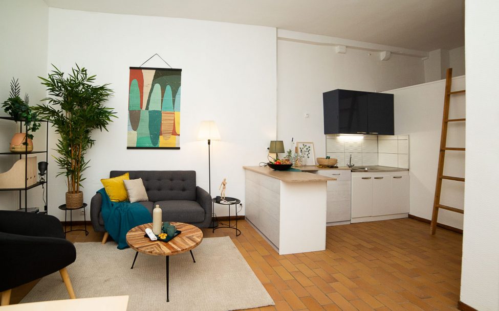 Studio côté cuisine canapé Aprés par le réseau HOMESTAGING DECO FRANCE