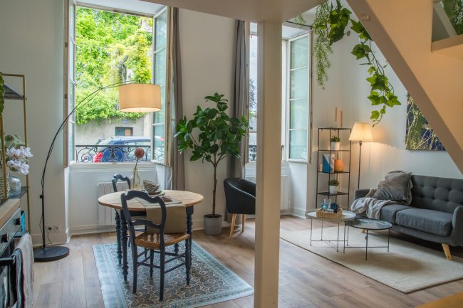 Studio 3 LINAS après par HOMESTAGING DECO FRANCE