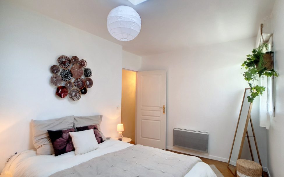 Chambre parentale après par réseau HOMESTAGING DECO FRANCE