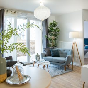 Séjour 2 appartement témoin CORMONTREUIL Après par Homestaging Déco France
