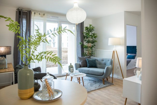 Séjour 2 appartement témoin CORMONTREUIL Après par Homestaging Déco France