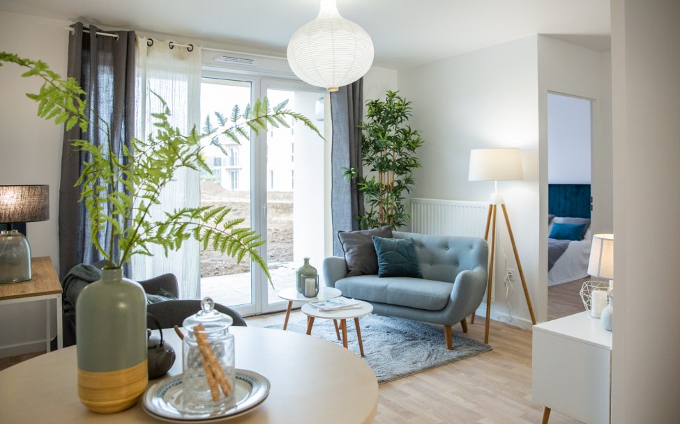 Séjour 2 appartement témoin CORMONTREUIL Après par Homestaging Déco France