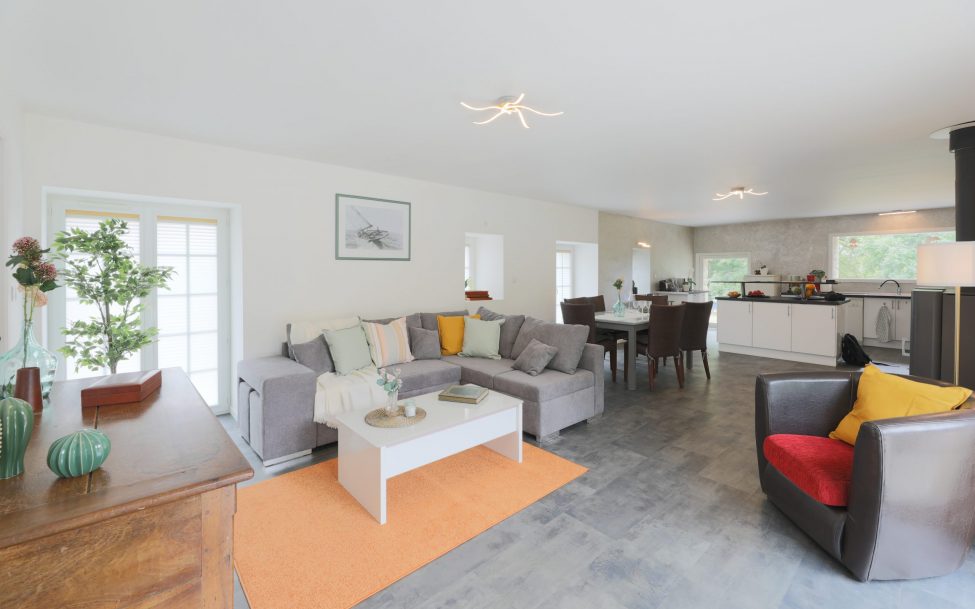 Salon vue ensemble Saint TUGDUAL après par HOMESTAGING DECO FRANCE