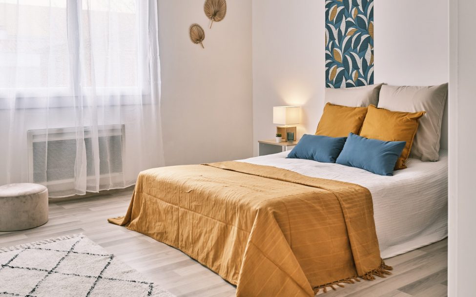 chambre 1 Vendée après par HOMESTAGING DECO FRANCE