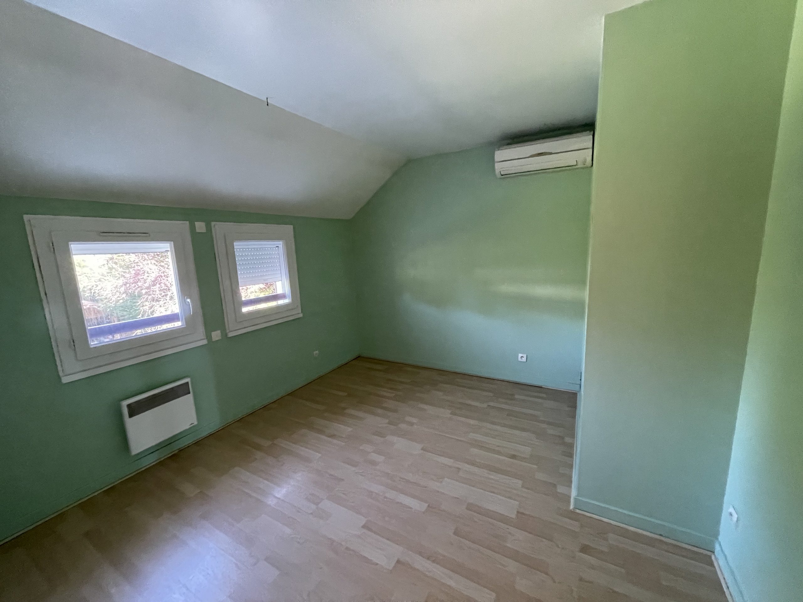 Maison Villemoisson chambre verte avant